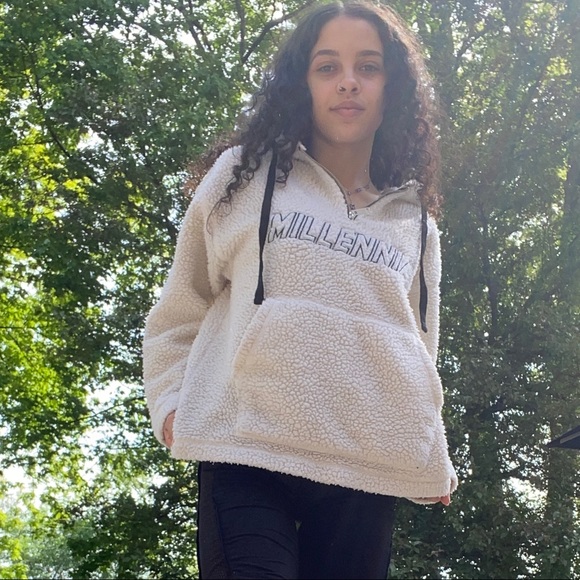 White millennial sweater - Picture 3 of 5